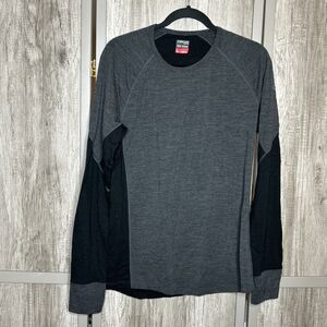 Icebraker Merino Wool Top Size L Long Sleeves Gray and Black